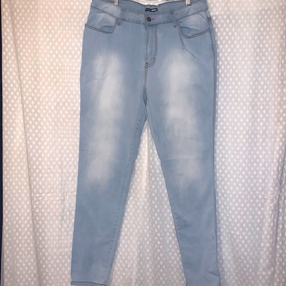 Fashion Nova Denim - FASHION NOVA LIGHT WASH JEANS